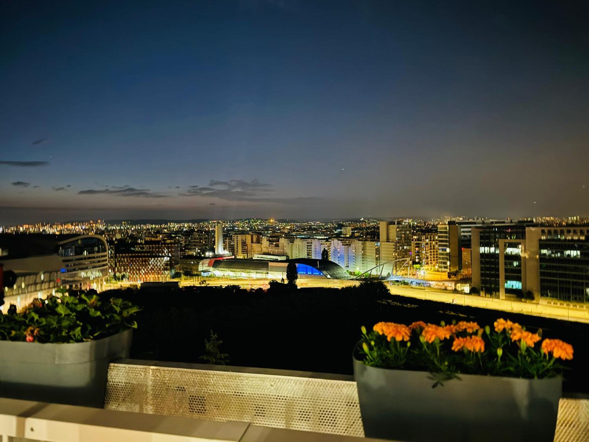 Luxury 2 Rooms Apartment With Balcony Puteaux Dış mekan fotoğraf
